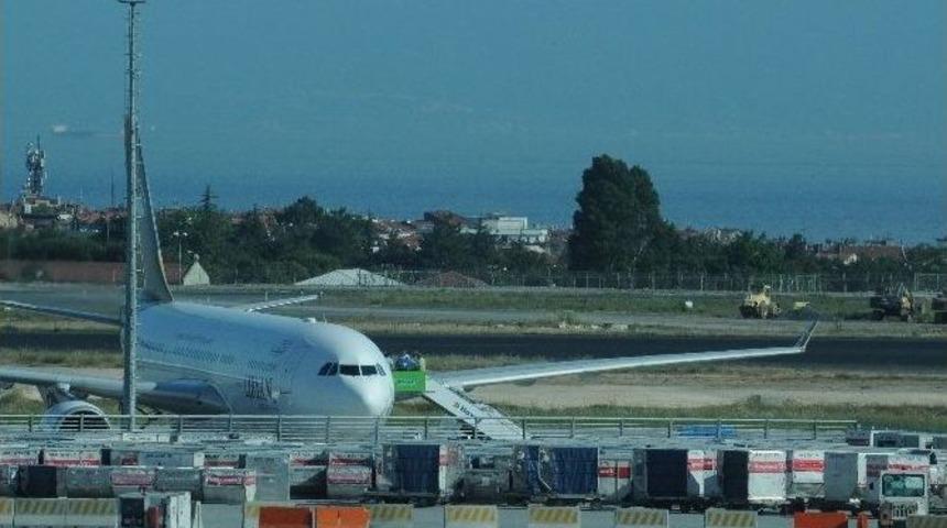 Yolcu Pilotla Tartıştı, U&ccedil;uş 5 Saat Gecikti