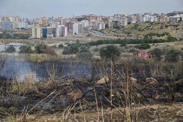 Aliağa’da Yanan Otomobil Kullanılamaz Hale Geldi