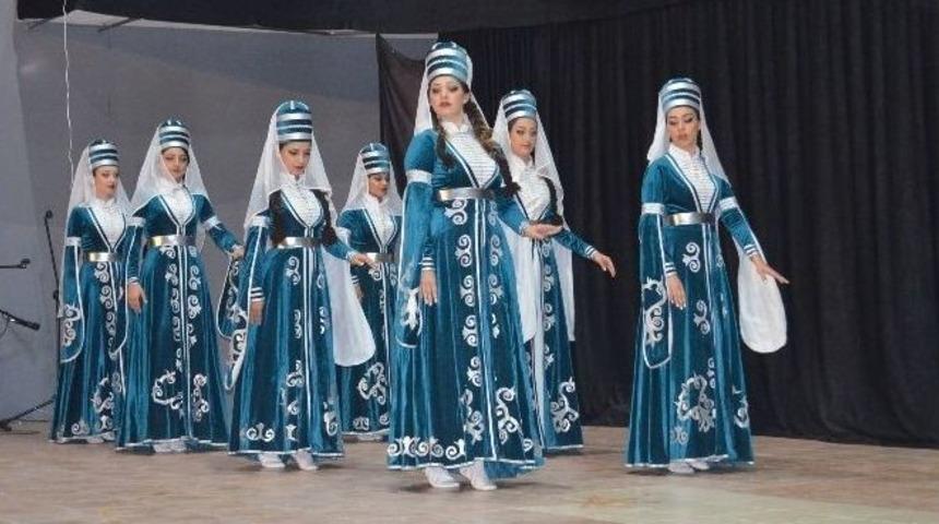 &Ccedil;erkeslerin G&ouml;sterisi