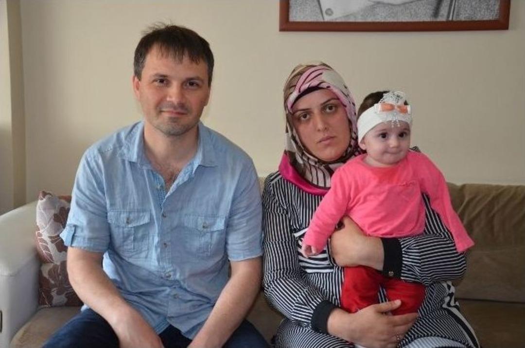 Zeynep Bebek, Yaşamını Tek Kolu İle S&uuml;rd&uuml;recek