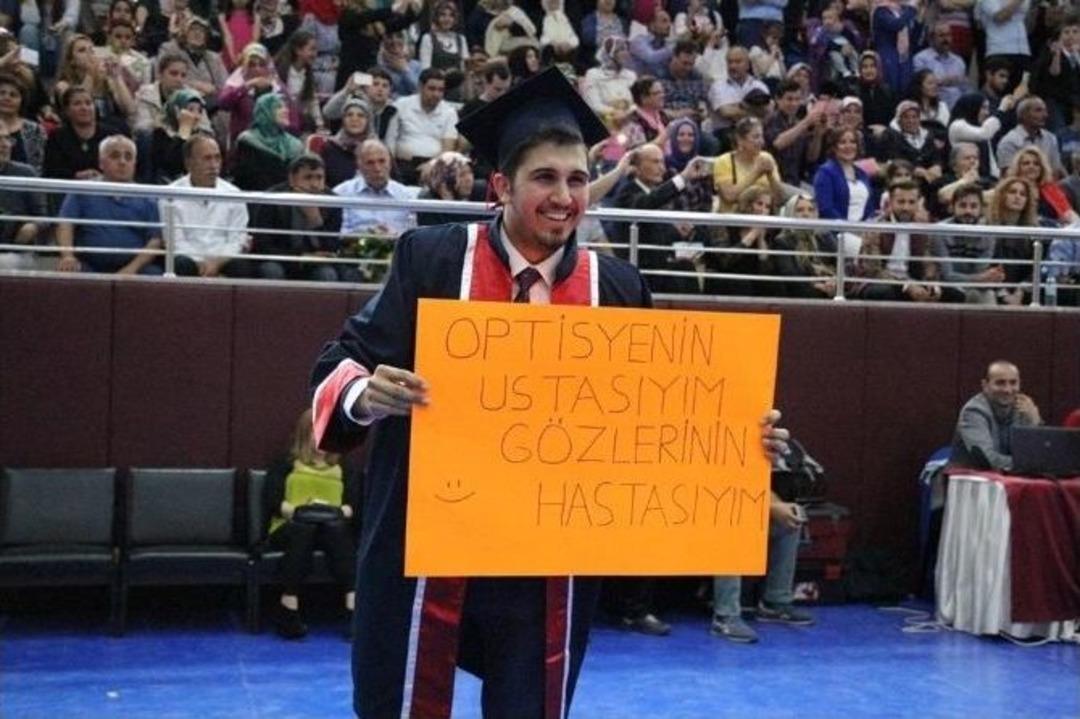 Rekt&ouml;r&uuml;n S&ouml;zleri Mezunları G&uuml;ld&uuml;rd&uuml;