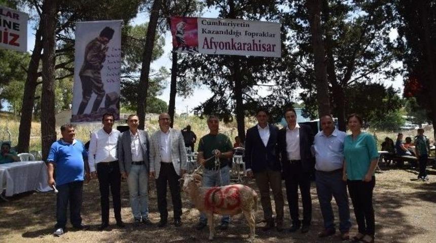 Aliağa&rsquo;daki Afyonlular Katmer Ş&ouml;leni&rsquo;nde Buluştu