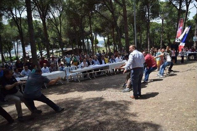 Aliağa’daki Afyonlular Katmer Şöleni’nde Buluştu