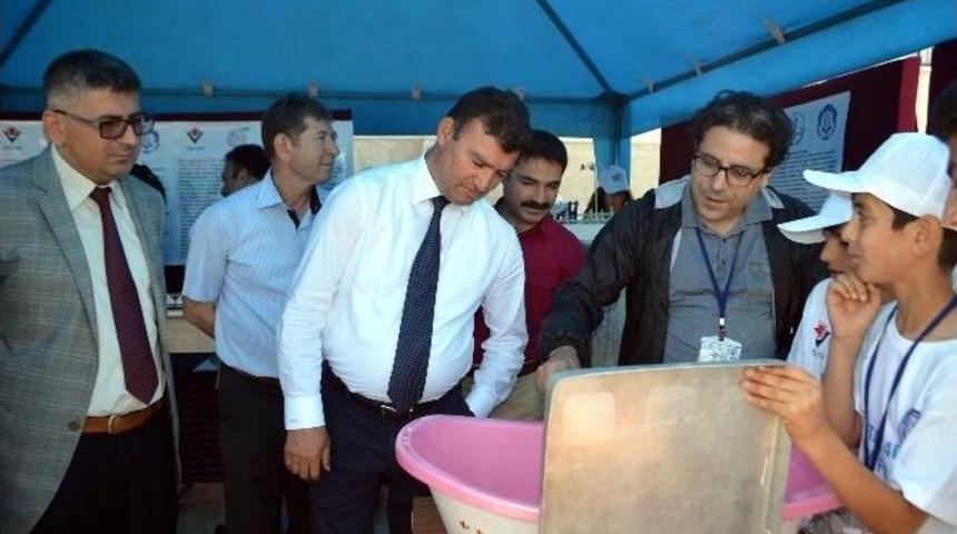 Başkan &Uuml;mmet Akın, T&uuml;bitak 4006 Bilim Fuarını Gezdi