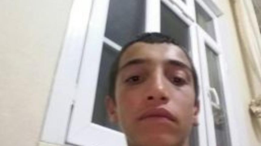 &Uuml;zerine Yıldırım D&uuml;şen &Ccedil;ocuk &Ouml;ld&uuml;