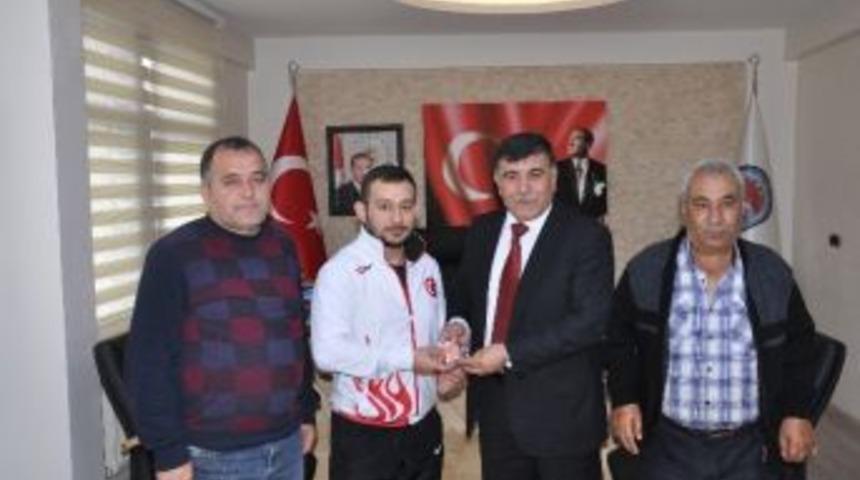 Şampiyon Emet&rsquo;te