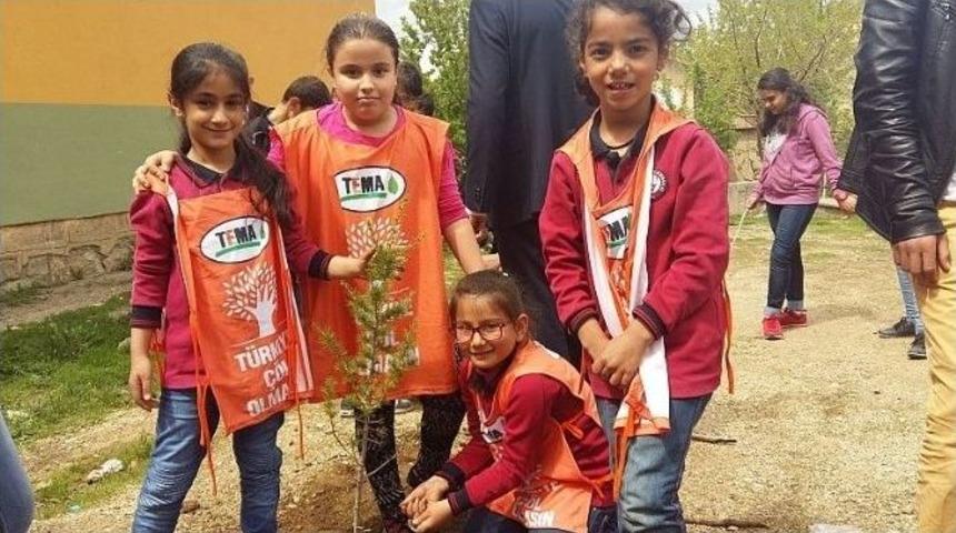 Mutki&rsquo;de Fidan Dikme Kampanyası