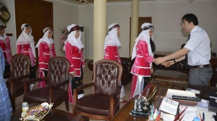 Viranşehir Kaymakamı Huzeyfe Citer Şampiyon Ekibi &Ouml;d&uuml;llendirdi