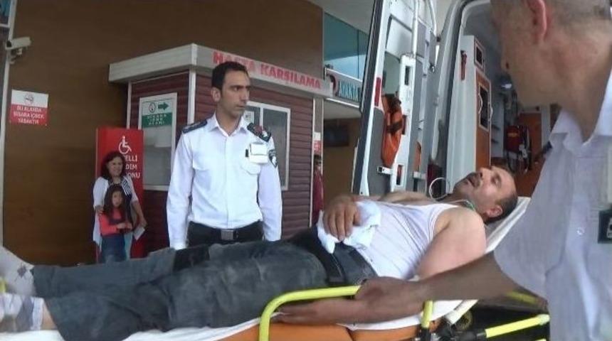 Oğlunun G&ouml;zleri &Ouml;n&uuml;nde Tekme Tokat D&ouml;vd&uuml;ler