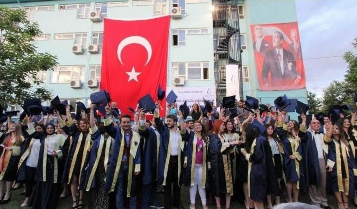 Saruhanlı Meslek Y&uuml;ksekokulu&rsquo;nda Mezuniyet T&ouml;reni