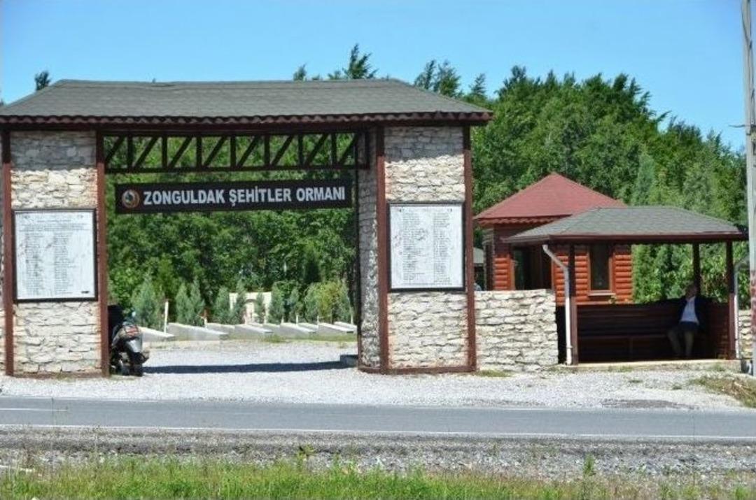 Prof. Dr. Veysel Eroğlu &ldquo;bu Aziz Vatan İ&ccedil;in Canını Feda Eden Şehitlerimizi Unutmadık&rdquo;