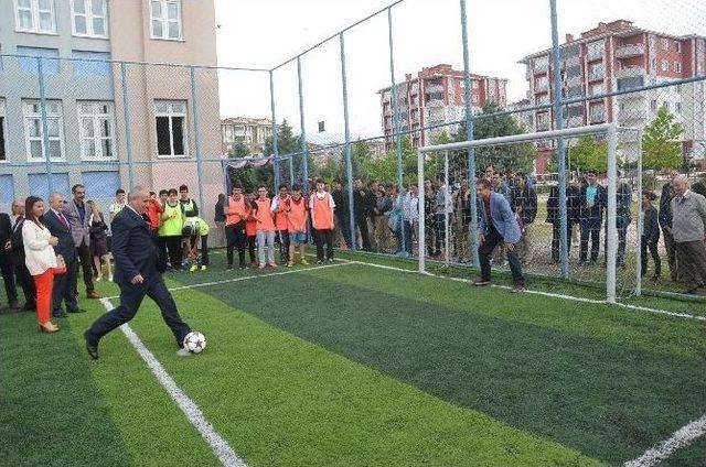 Çorlu Anadolu Lisesi Halı Sahası Törenle Açıldı