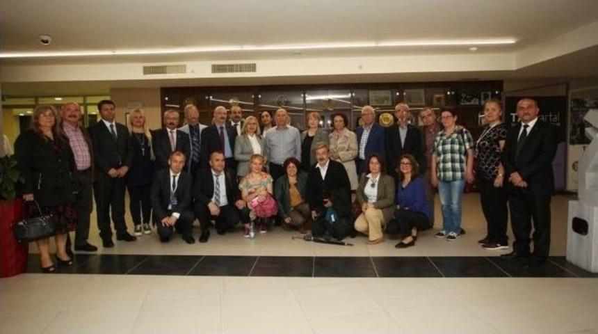 Atat&uuml;rk&ccedil;&uuml; D&uuml;ş&uuml;nce Derneği&rsquo;nden, Başkan Altınok &Ouml;z&rsquo;e Ziyaret