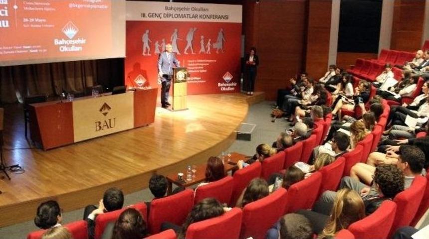 Geleceğin Diplomatları, ‘türkiye’de Ve Dünyada Mülteci Sorununu’ Tartıştı
