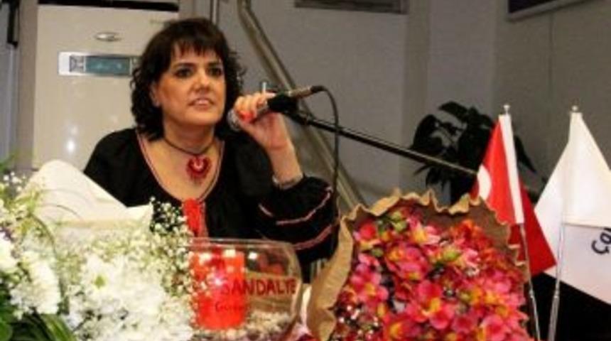 Kırmızı Sandalye&rsquo;nin Bu Ayki Konuğu G&uuml;l&ccedil;in Manka Oldu