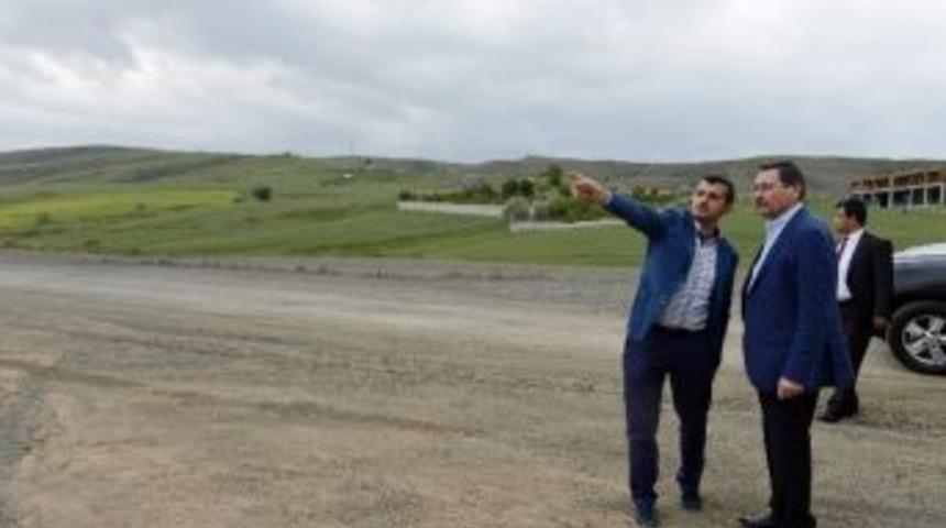 Başkan G&ouml;k&ccedil;ek, Yapımı Devam Eden Proje Alanlarını Gezdi