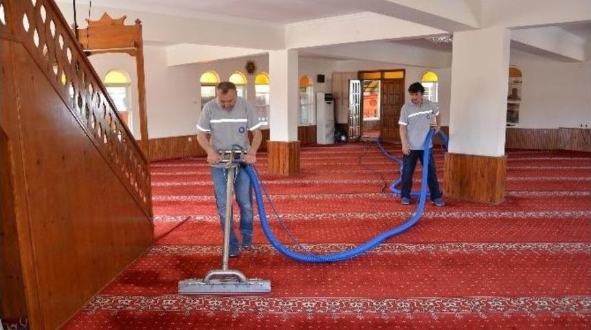 B&uuml;y&uuml;kşehir Camileri Ramazan&rsquo;a Hazırlıyor