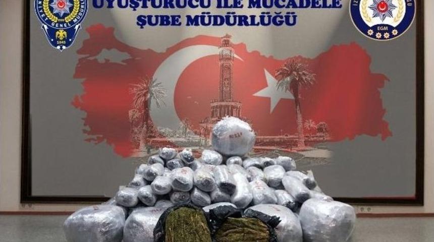 İzmir&rsquo;de Yaklaşık 350 Kilogram Esrar Yakalandı