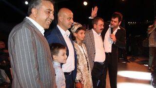 Bülent Ersoy’un Katıldığı Sünnet Düğününde Dolarlar Havada Uçuştu