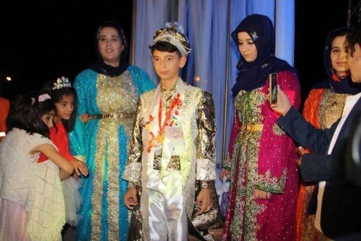 Bülent Ersoy’un Katıldığı Sünnet Düğününde Dolarlar Havada Uçuştu G1