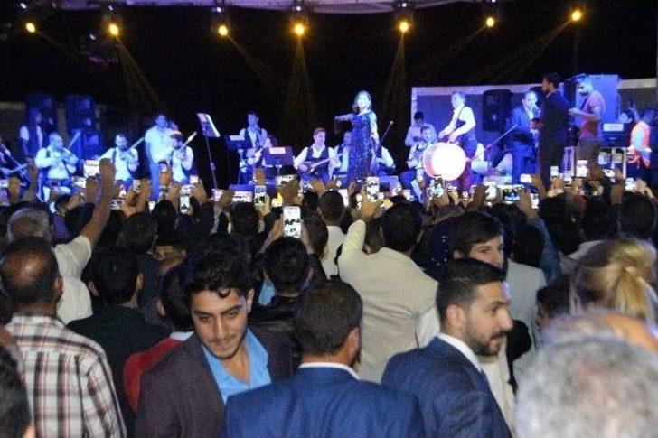 Bülent Ersoy’un Katıldığı Sünnet Düğününde Dolarlar Havada Uçuştu G3