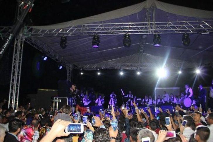 Bülent Ersoy’un Katıldığı Sünnet Düğününde Dolarlar Havada Uçuştu G5