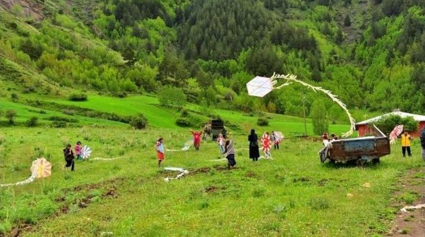 Mercimekli&rsquo;de &Ouml;ğrenciler U&ccedil;urtma Şenliğinde Doyasıya Eğlendiler