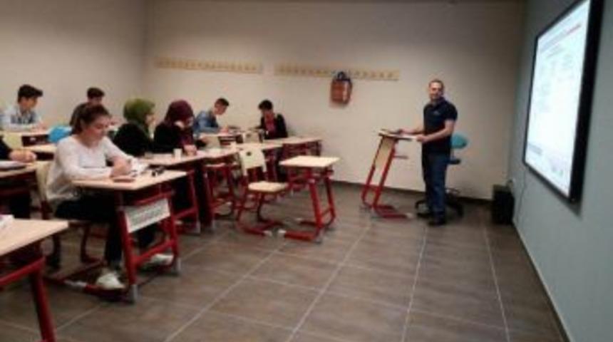 Akademi Lise &Ouml;ğrencileri Lys&rsquo;ye Hazır