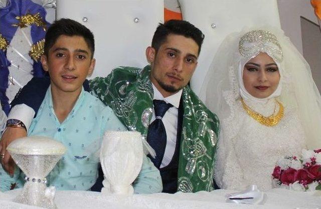 Aşiret D&uuml;ğ&uuml;n&uuml;ne Yoğun Katılım 1