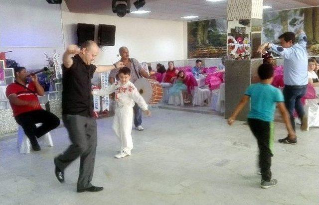 Baklacı Ailesinin Oğlu Korcan Erkekliğe Adım Attı 2