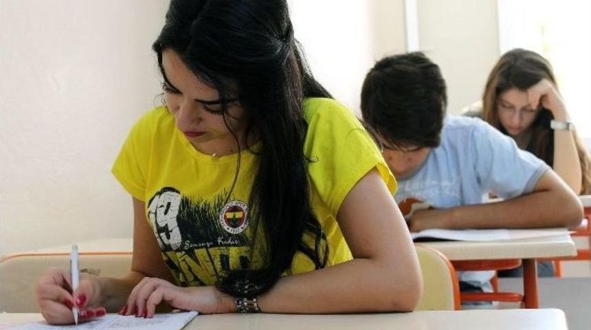 &Uuml;cretsiz Seviye Tespit Sınavına &Ouml;ğrencilerden Yoğun Katılım