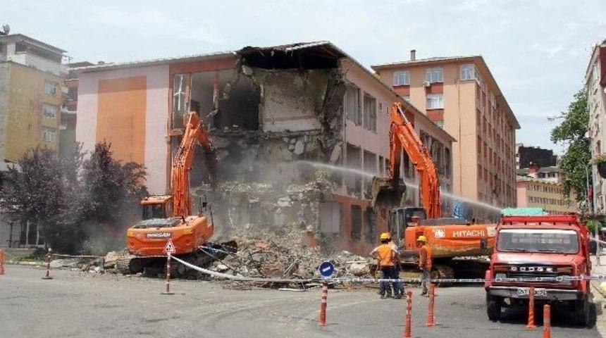 Tarihi Bina Yıkıldı