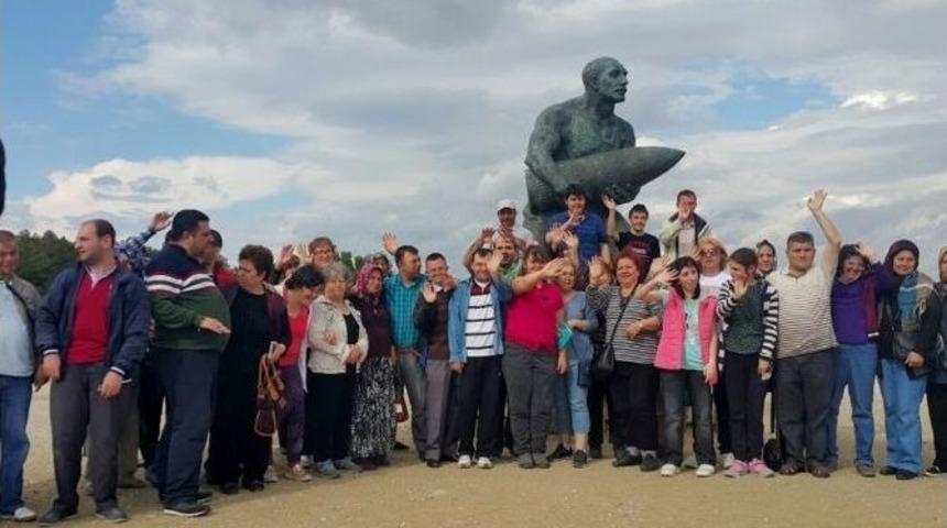 Engelli Bireyler Akçay Ve Çanakkale Turu’na Katıldı