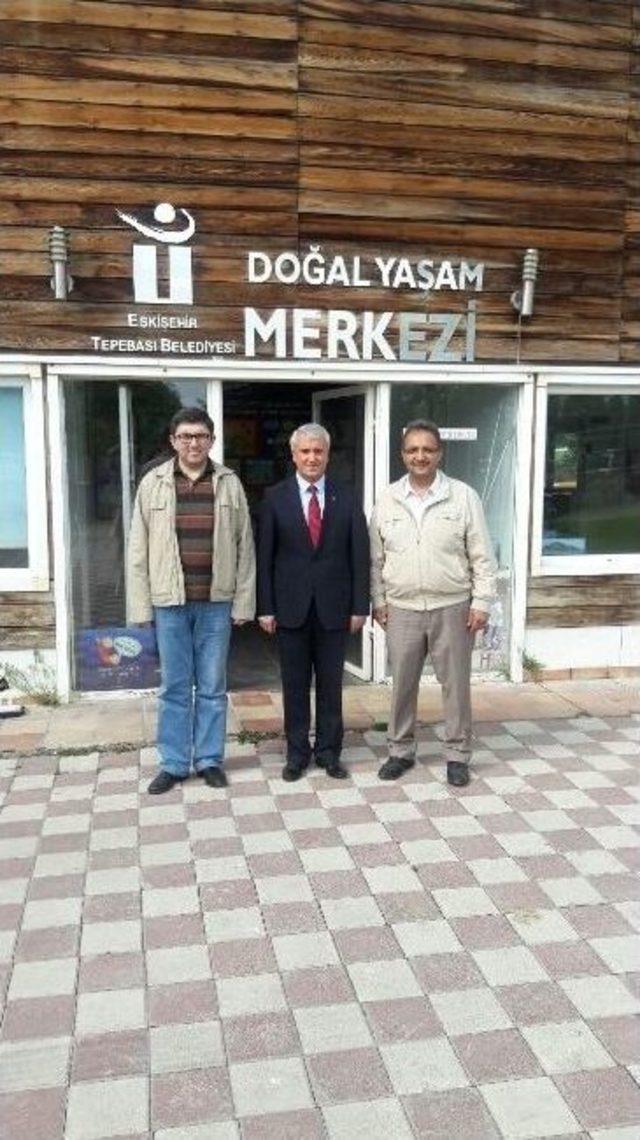 Rektör Gündoğan, Üniversitede Yaralanan Köpeği Ziyaret Etti