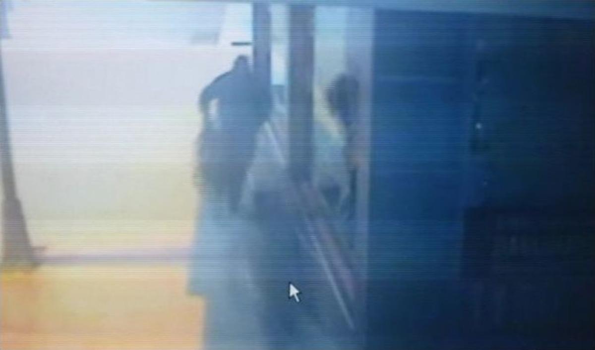 (&ouml;zel Haber) Kocaeli&rsquo;deki Plazma Hırsızları G&uuml;venlik Kamerasına Yakalandı