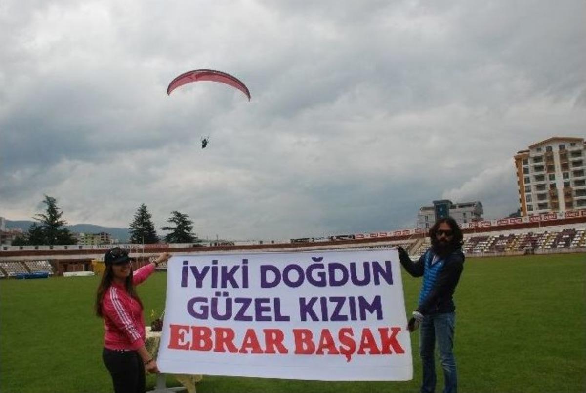 Havada S&uuml;rpriz Doğum G&uuml;n&uuml; Kutlaması