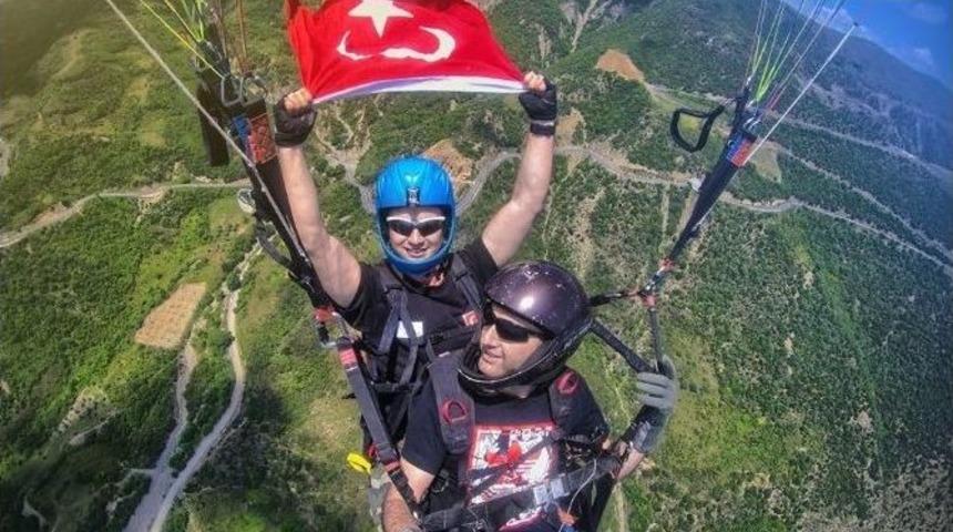 Şehitler İ&ccedil;in Tekirdağ Semalarında T&uuml;rk Bayrağı Dalgalandı