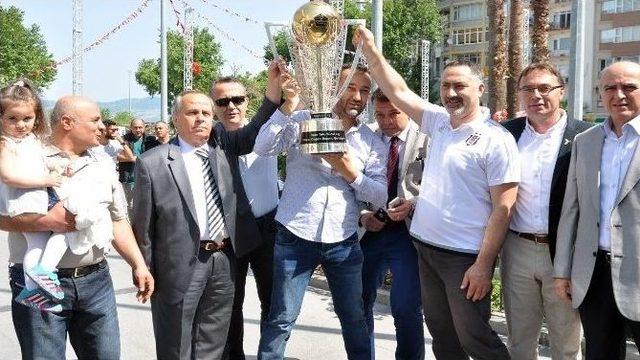 Beşiktaş’ın Şampiyonluk Kupası Bandırma’da