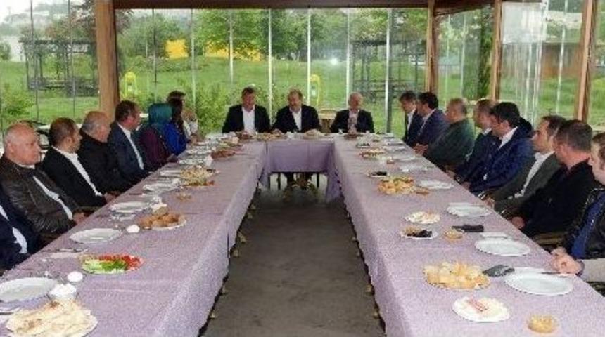 Başkan G&uuml;mr&uuml;k&ccedil;&uuml;oğlu, Fen İşleri Dairesi Teknik Personeli İle Kahvaltıda Bir Araya Geldi