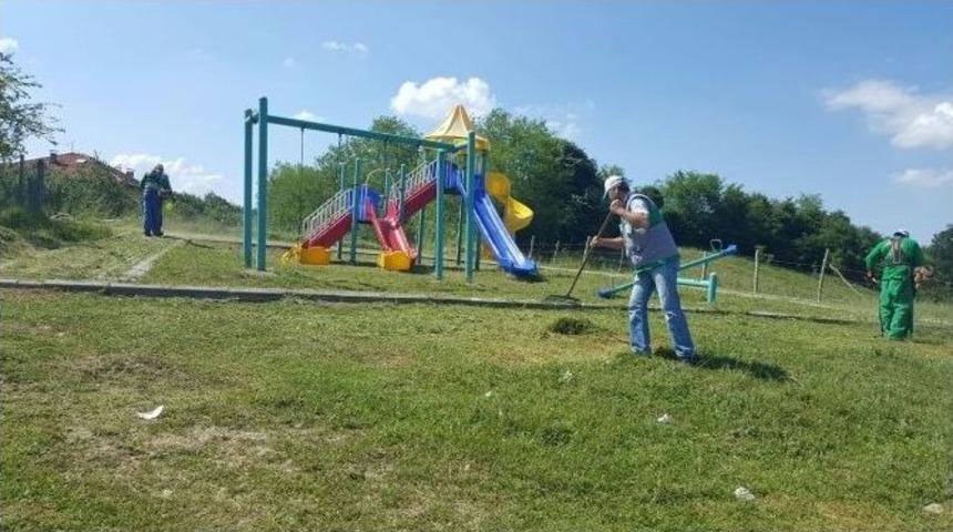 İzmit&rsquo;te 30 Kişi S&uuml;rekli Tırpan &Ccedil;alışması Yapıyor