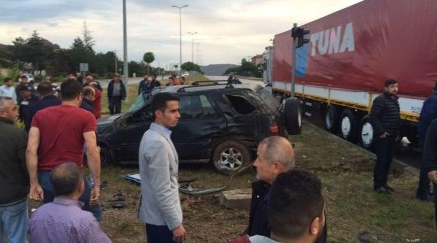 Otomobil Ciple &Ccedil;arpıştı: 1 Yaralı