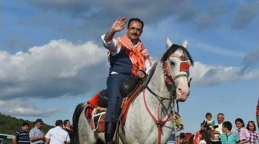 Uşak&rsquo;ta On Binler Bulgazdağı Y&ouml;r&uuml;k Şenliğinde Buluştu