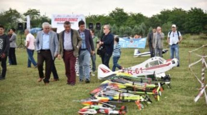 Kartepe Semalarını Model U&ccedil;aklar Renklendirdi