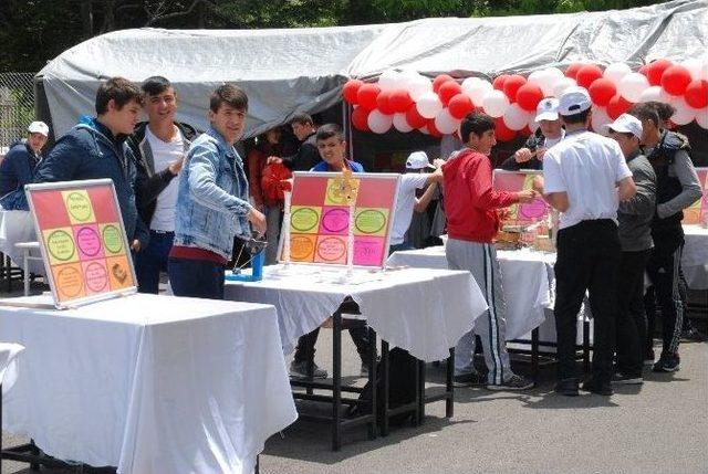 Meslek Lisesinde Bilim Fuarı Açıldı