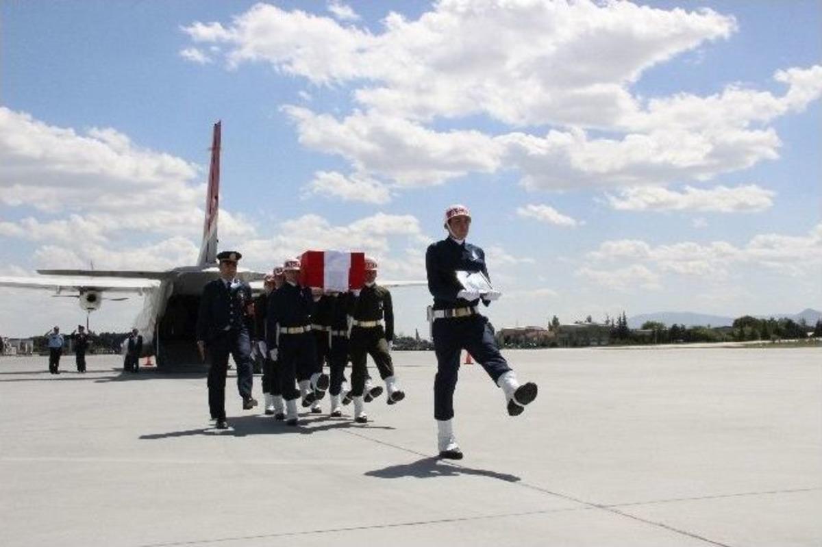 Şehit &Uuml;steğmenin Cenazesi Memleketi Konya&rsquo;da