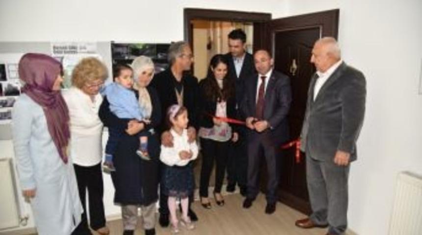 Kurdeleyi Başkan &Uuml;z&uuml;lmez Kesti