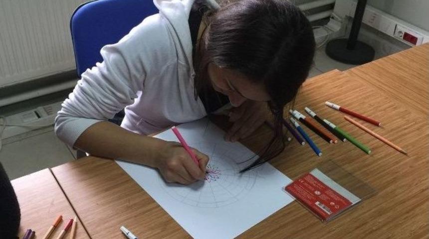 Beyaz Kalpler&rsquo;de Mandala &Ccedil;alışması