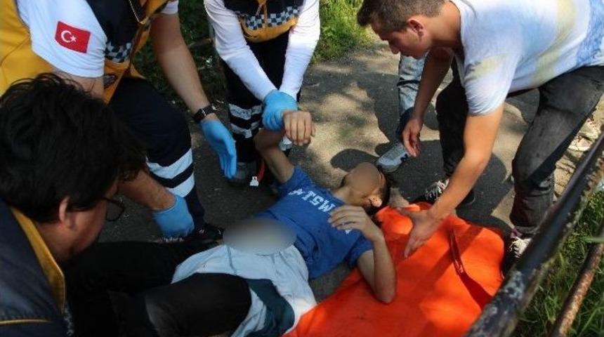 Kız Meselesi Y&uuml;z&uuml;nden &Ccedil;ıkan Kavgada Bir Gen&ccedil; Bı&ccedil;aklandı