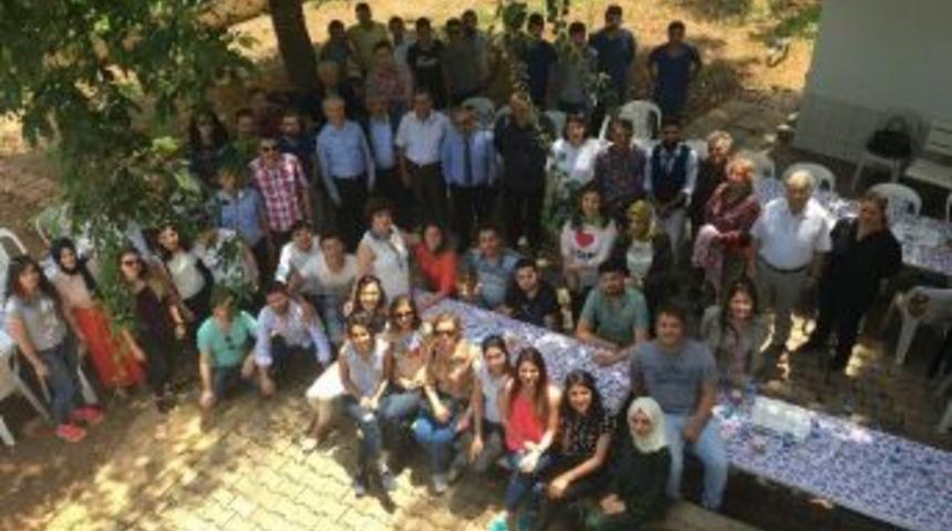 A&uuml; &Ouml;ğrencileri Mezuniyet Yemeğinde Buluştu