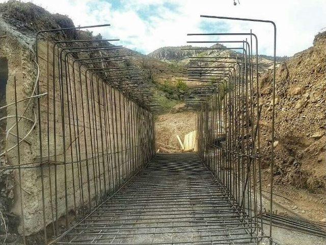 Yollar Sanat Yapıları İle Korunuyor 1